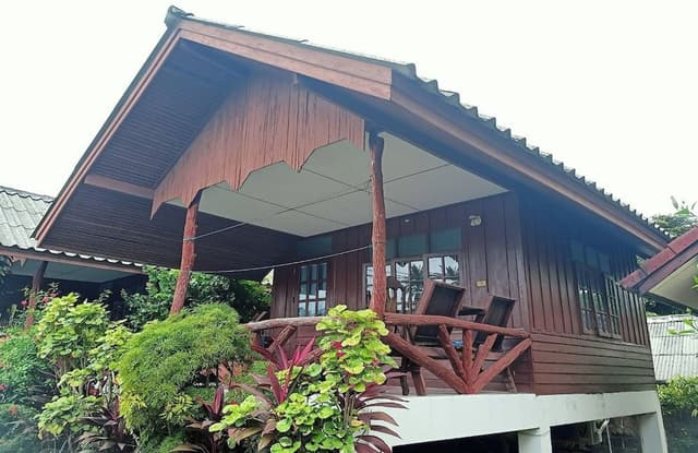 Bungalow Twin Bed with Fan