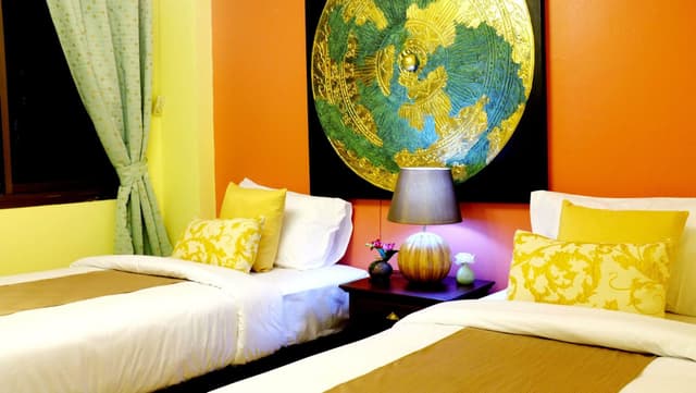 Standard Twin Beds Room