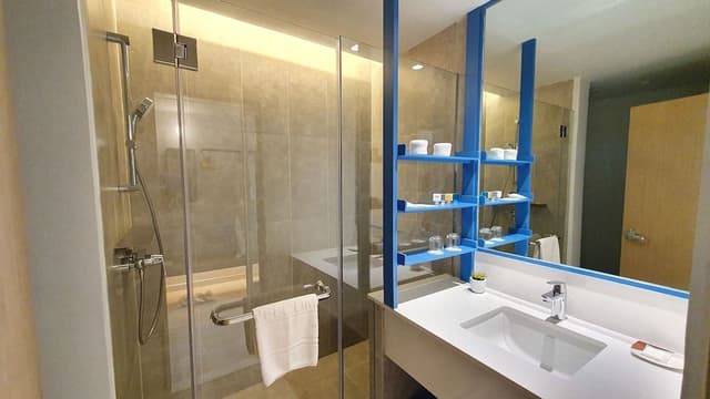 Premier Room, 1 King Bed, Garden View