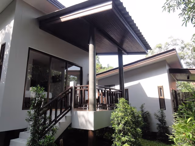 Bungalow with Garden View