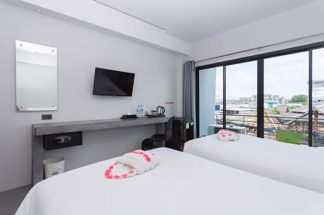 TWIN WITH TERRACE