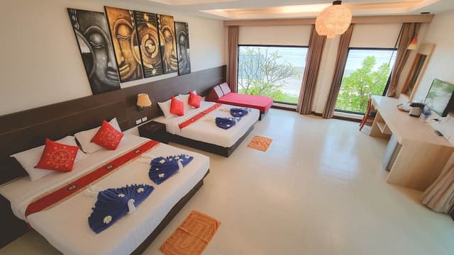 Family Room, Beachfront