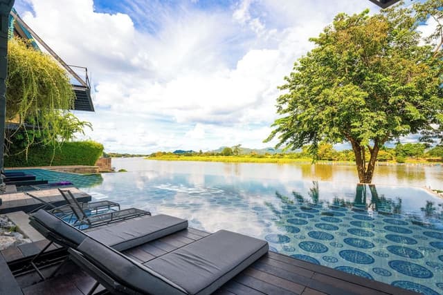 PoolXide Cabin Suite