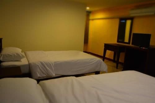 Standard Triple (3 Single Beds)