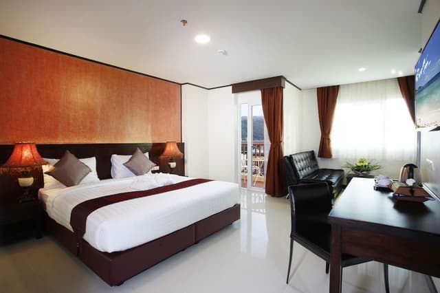 Deluxe King Bed
