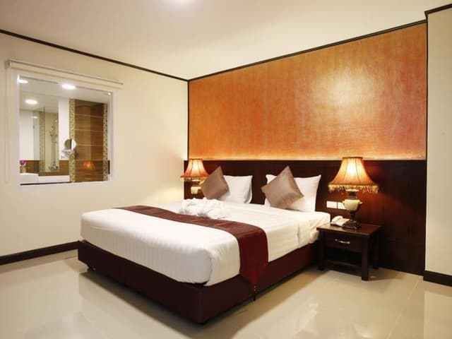 Deluxe King Bed