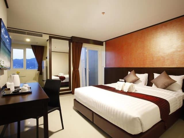 Deluxe King Bed