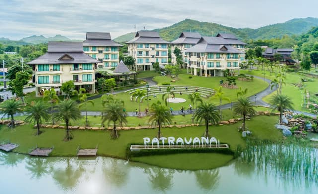 Vana Lake View Suite