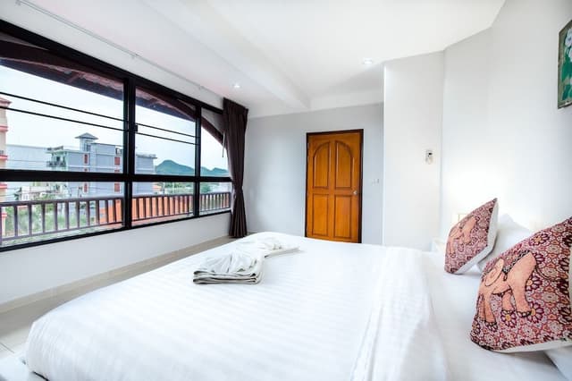 2 Bedrooms Apartment