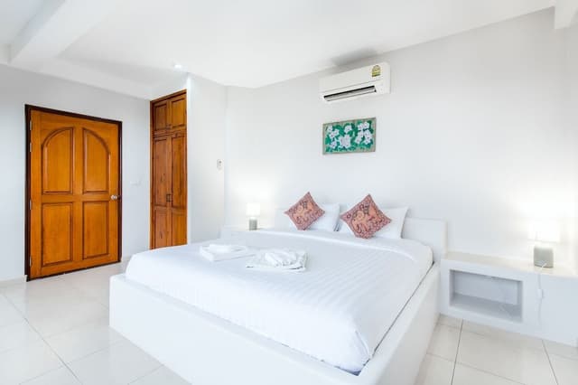 2 Bedrooms Apartment