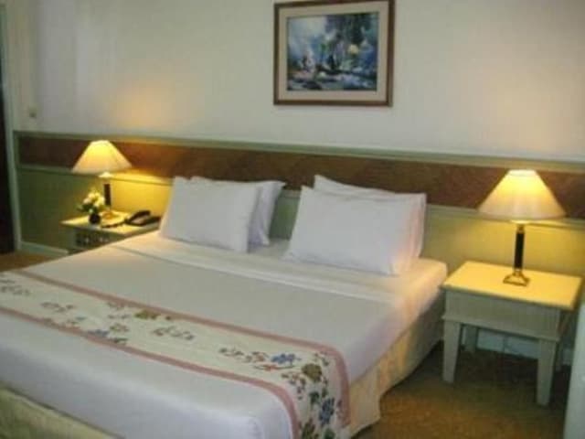 Deluxe Twin Bed Room