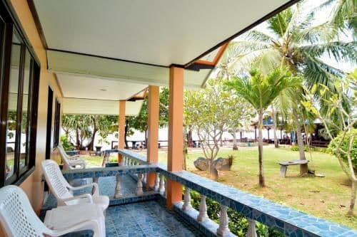 Bungalow with Beach Front