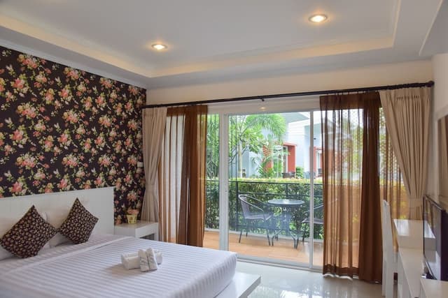 Superior Room, 1 Bedroom, Lanai, Pool View
