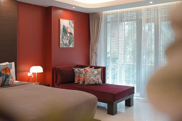 Suite, 1 King Bed, Balcony, Garden View