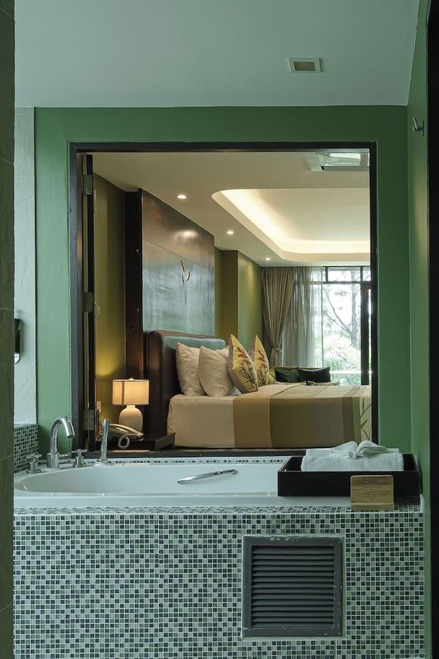 Suite, 1 King Bed, Balcony, Garden View
