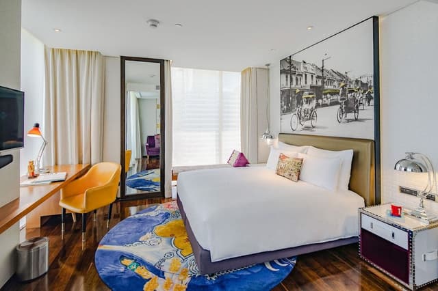 Standard Room, 1 King Bed, Garden View, Corner (Balcony)