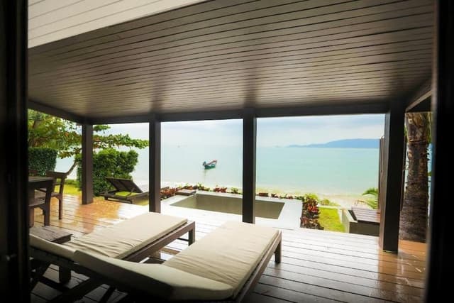 Family Room, 3 Bedrooms, Pool Access, Beach View