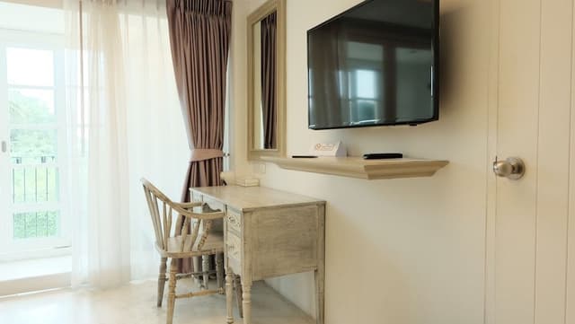Deluxe Room, Balcony, Partial Sea View
