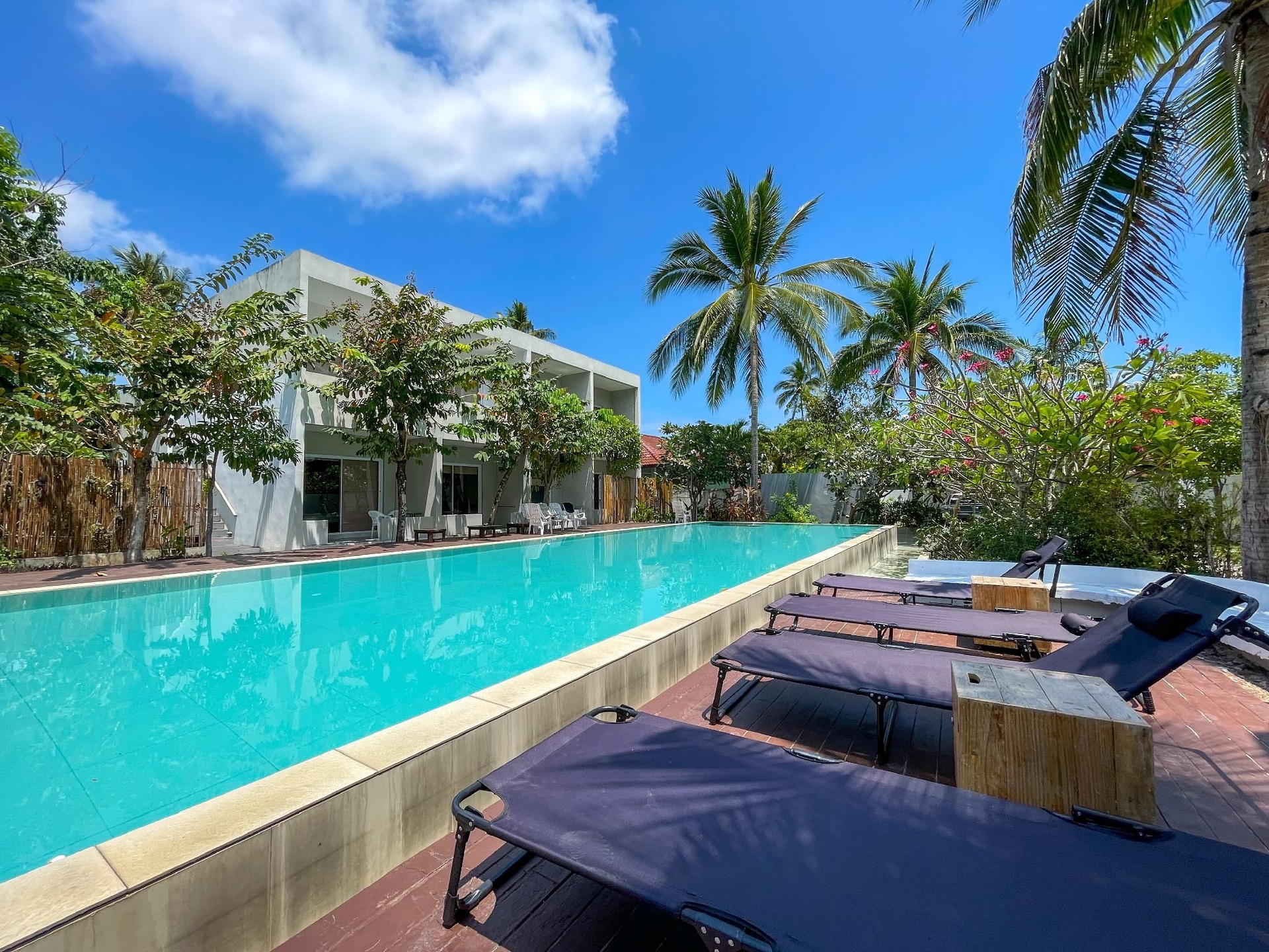 เดอะ ลิฟวิ่ง พูล วิลลาส์ (The Living Pool Villas)0