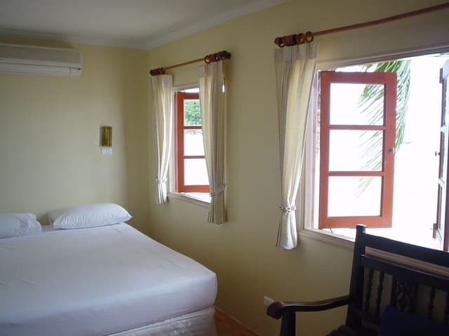 Beachfront Luxury Bungalow (Air Conditioned with Hot Water)