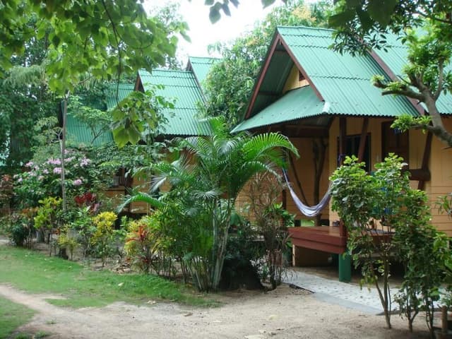 Fan Bungalow