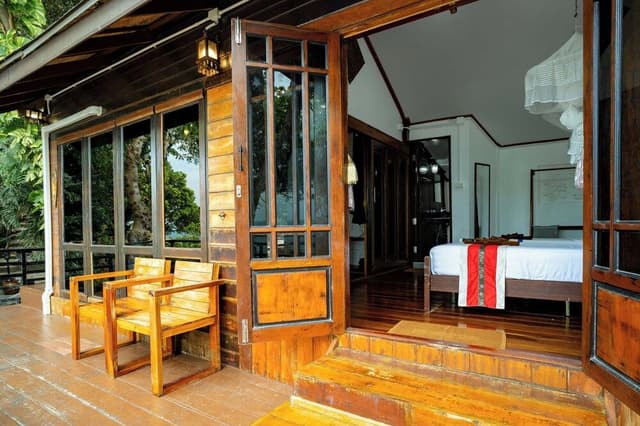Family sea view bungalow