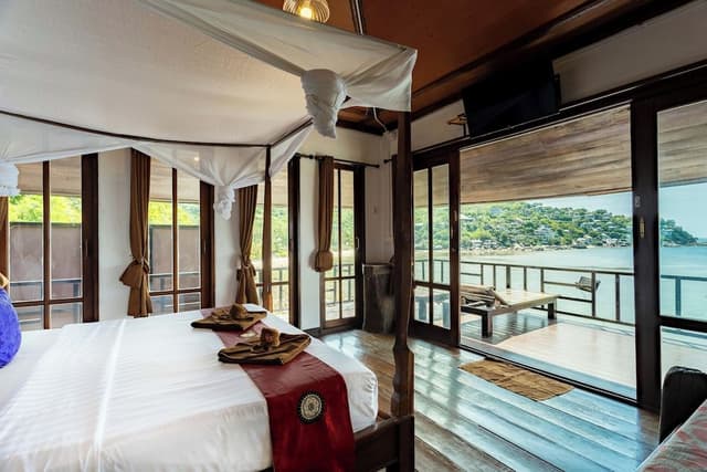Romantic sea view bungalow S8
