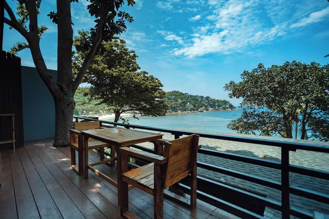 Family sea view bungalow