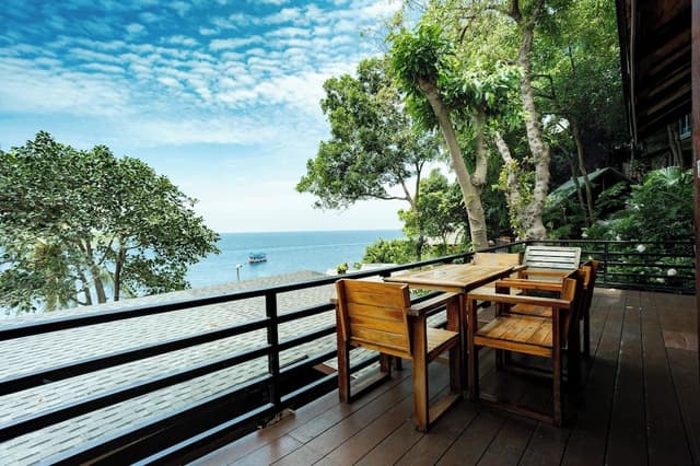 Family sea view bungalow