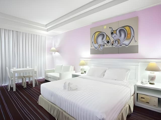 Deluxe Double Bed