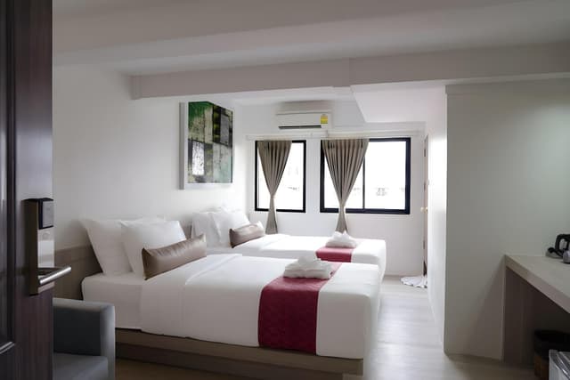 Superior Twin Room with Window