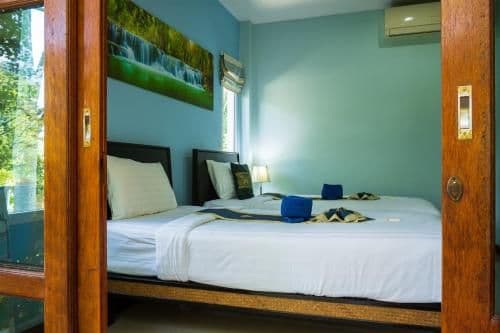 Twin Bed Room
