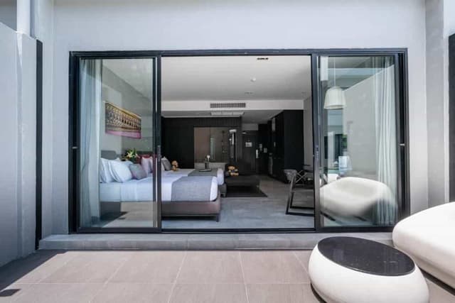 Supreme Pool Access Room