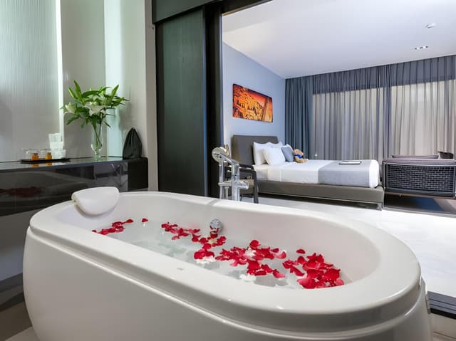 Pool Access Room
