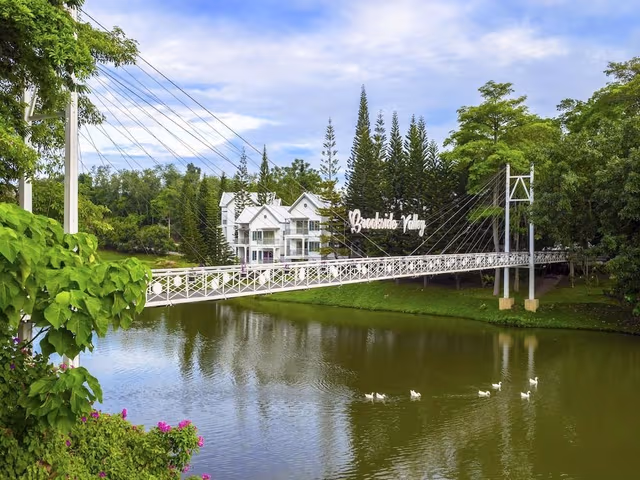 Deluxe Lake View