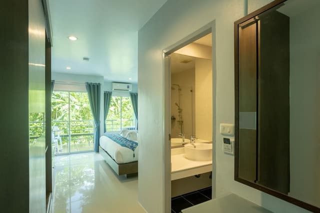 Premium Room, 1 King Bed, Non Smoking, Garden View