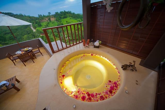 Executive suite jacuzzi