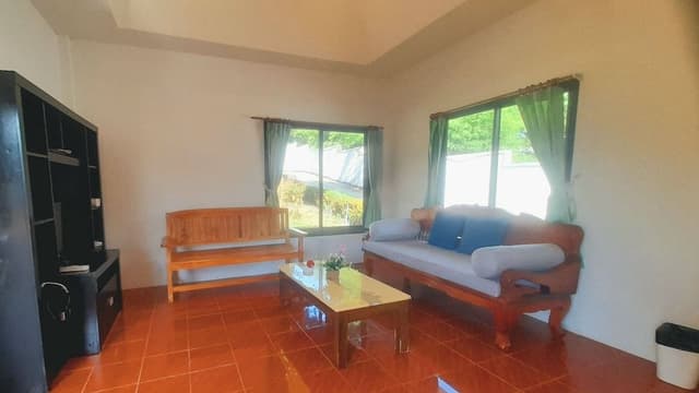 2 bedroom house with living room & kitchenette