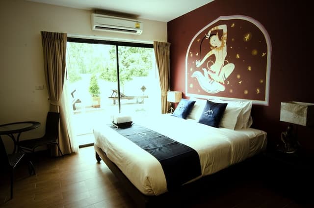Deluxe Room, Pool Access