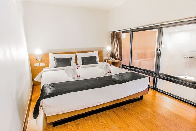 Duplex, 1 King Bed, Non Smoking, Kitchen