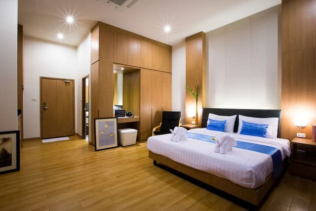 Studio Suite, 1 King Bed, Non Smoking, Kitchen
