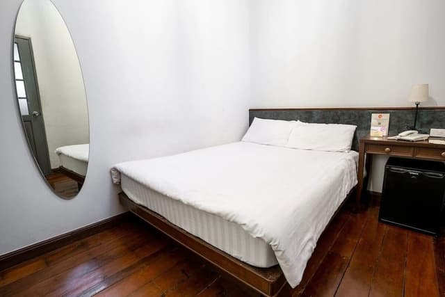 Standard Room, 1 Queen Bed