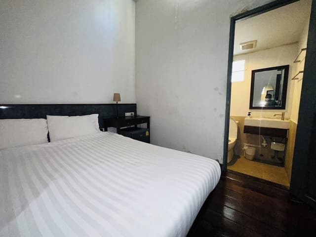 Standard Room, 1 Queen Bed