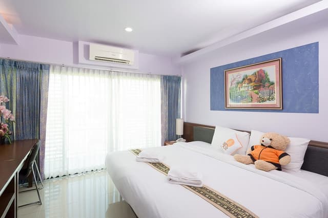 Deluxe King Bed