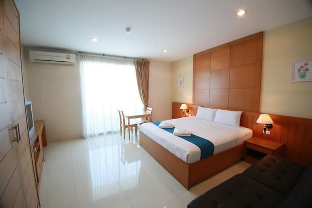 Deluxe Room, Balcony