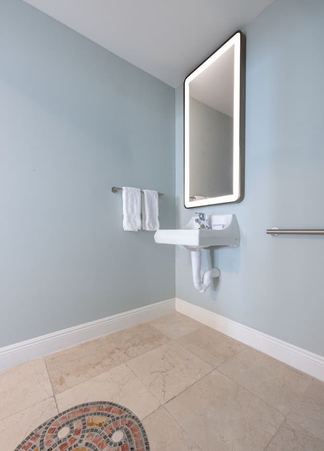Brand New Queen/Queen Bedroom ADA