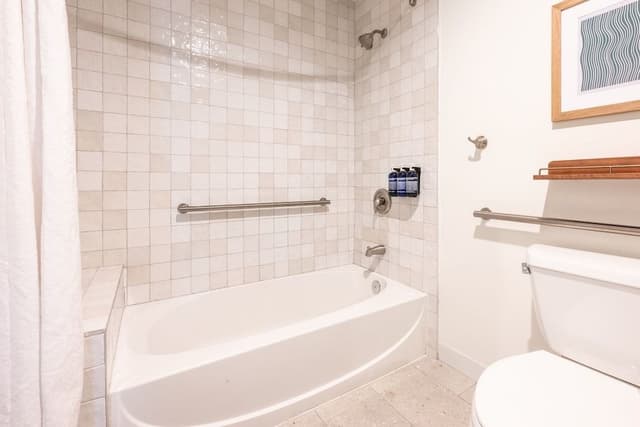 Brand New Queen/Queen Bedroom ADA