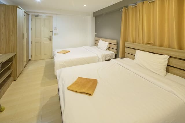 Deluxe Twin Queen Bed Room
