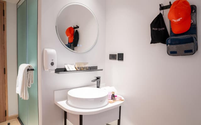 The Upgrade - Deluxe Queen Room