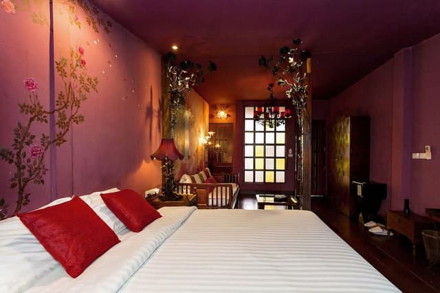 Honeymoon Suite